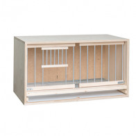 Nidal  fabricado en madera contrachapada, con barrotes de aluminio y rejilla en el suelo